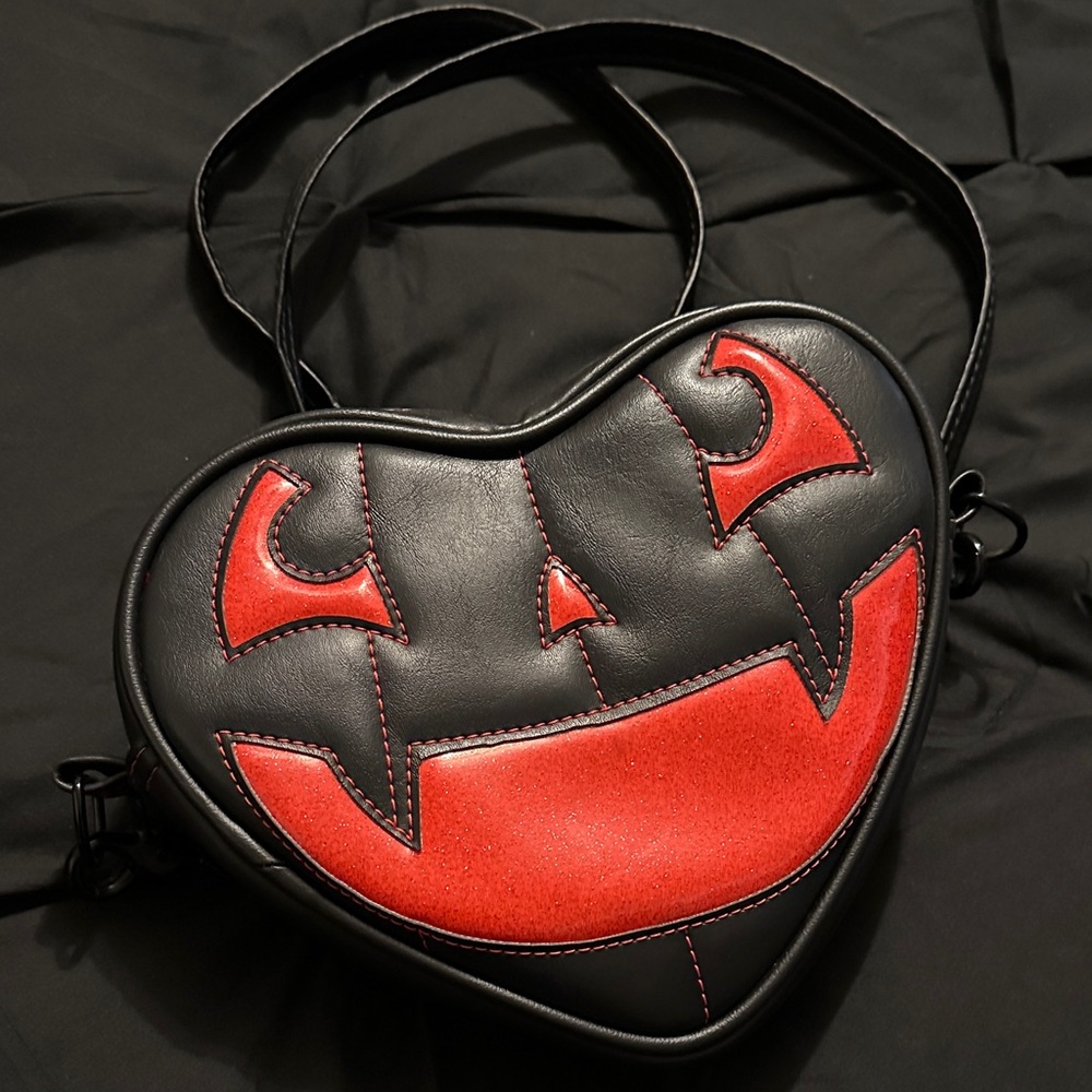 Edgy Heart-Shaped Crossbody Bag in Black and Red